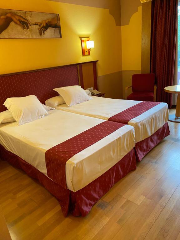 Postel nebo postele na pokoji v ubytování Hotel Fuente Las Piedras