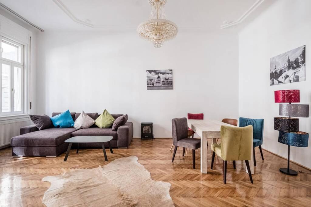 Oktober 6/8 Apartment 1051 Budapest, 8 Október 6. utca kép - 1