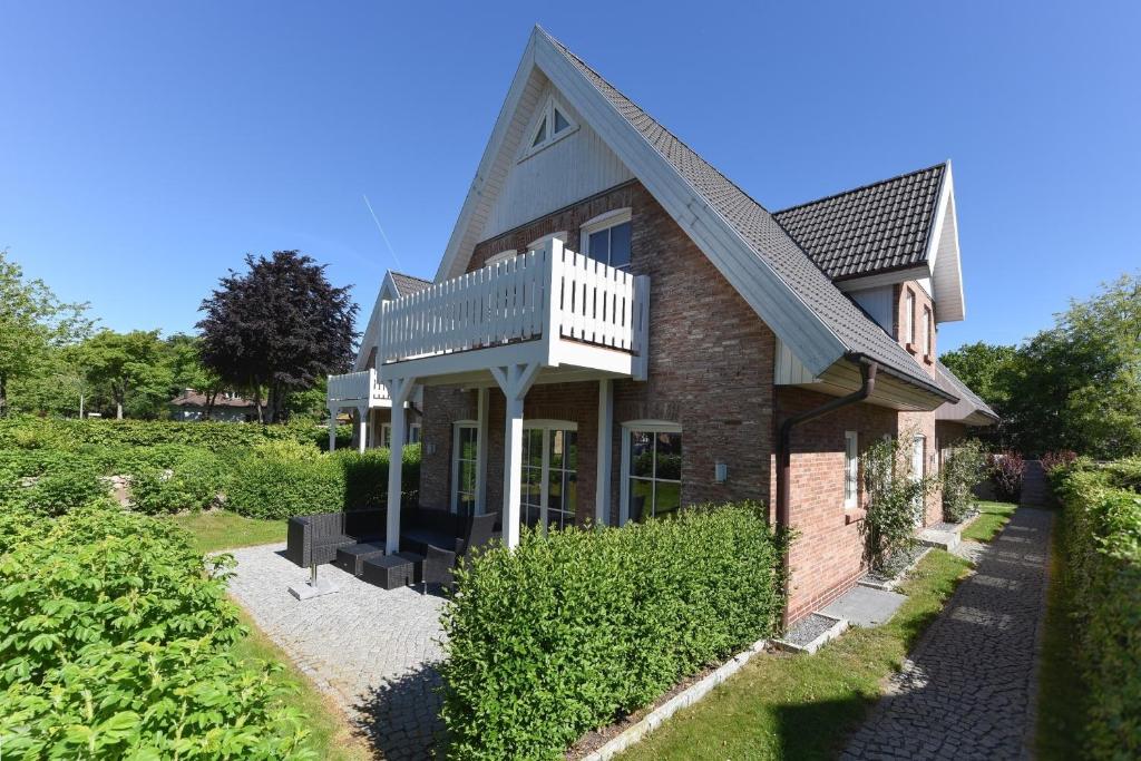 Casa con porche y balcón en Haus Stockente Waldstraße, en Wyk auf Föhr