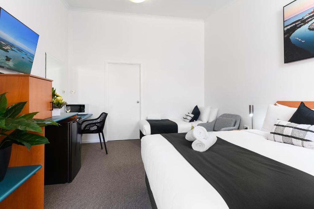 TV a/nebo společenská místnost v ubytování CQ Motel Gladstone