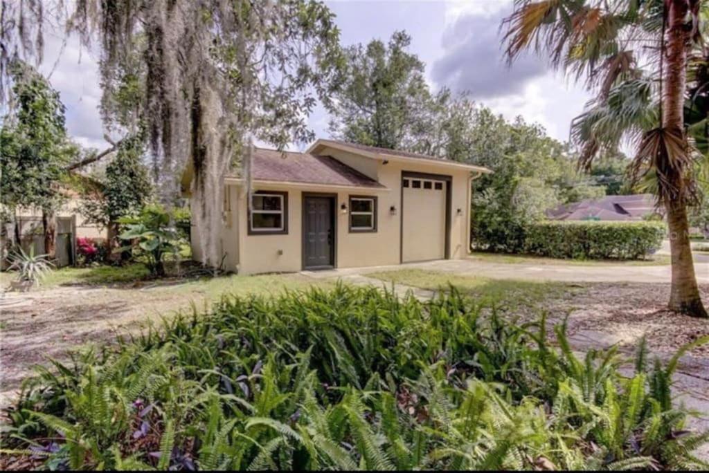Carriage House · Carriage House Duplex Close to Busch Gardens/USF! - Housity