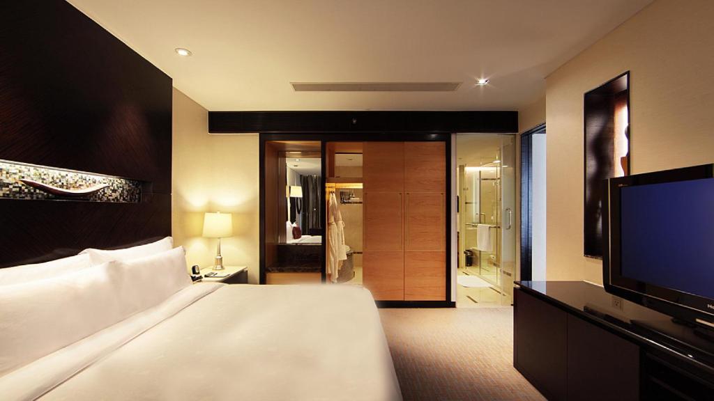 InterContinental Qingdao, an IHG Hotel - Inside the Olympic Sailing Center - 少年国王套房与城市景观