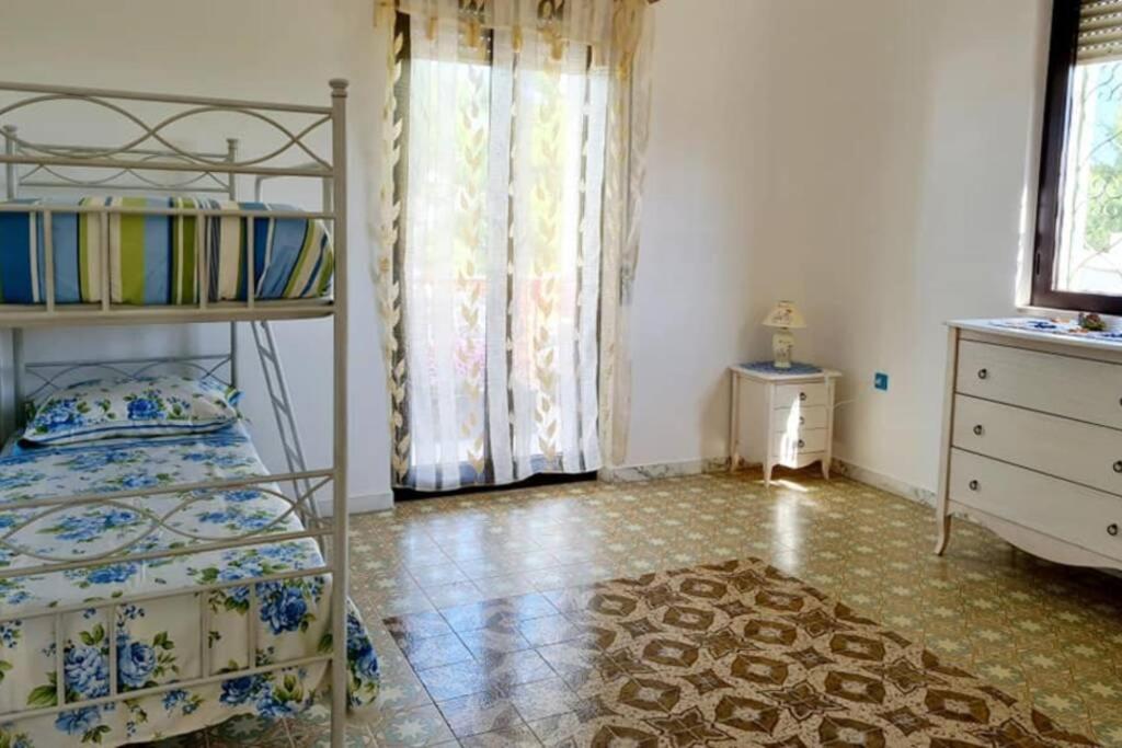 Postel nebo postele na pokoji v ubytování Villa Aurora, splendida vista mar Jonio Taranto