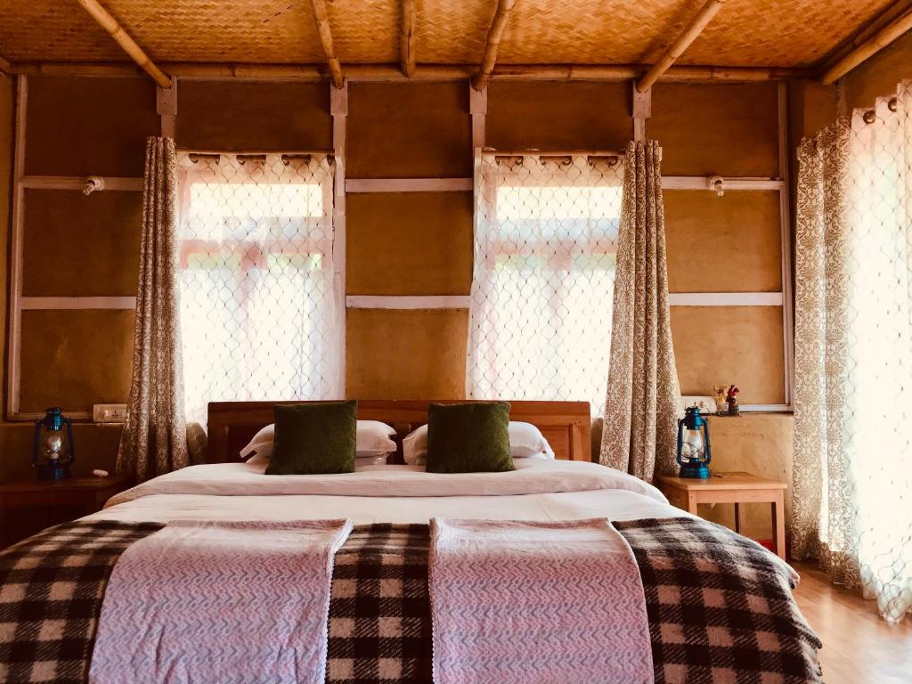 Postel nebo postele na pokoji v ubytování PaliGhar Farmstay