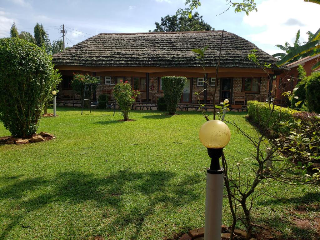 Gorilla African Guest House tesisinin dışında bir bahçe