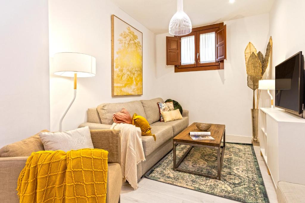 Genteel Home Zacatín - Two-Bedroom Apartment