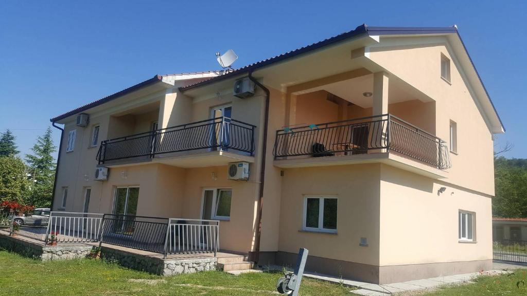 Budova, kde se apartmán nachází