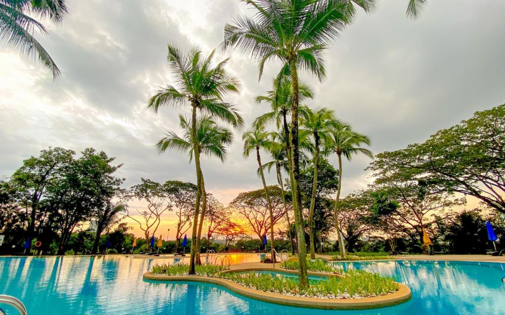 Bazén v ubytování Bangi Resort Hotel nebo v jeho okolí