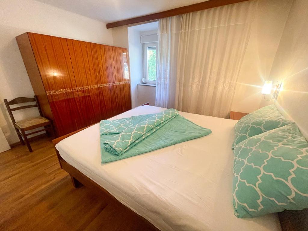 Cama o camas de una habitaci&oacute;n en Apartman Ren&#x10D;i