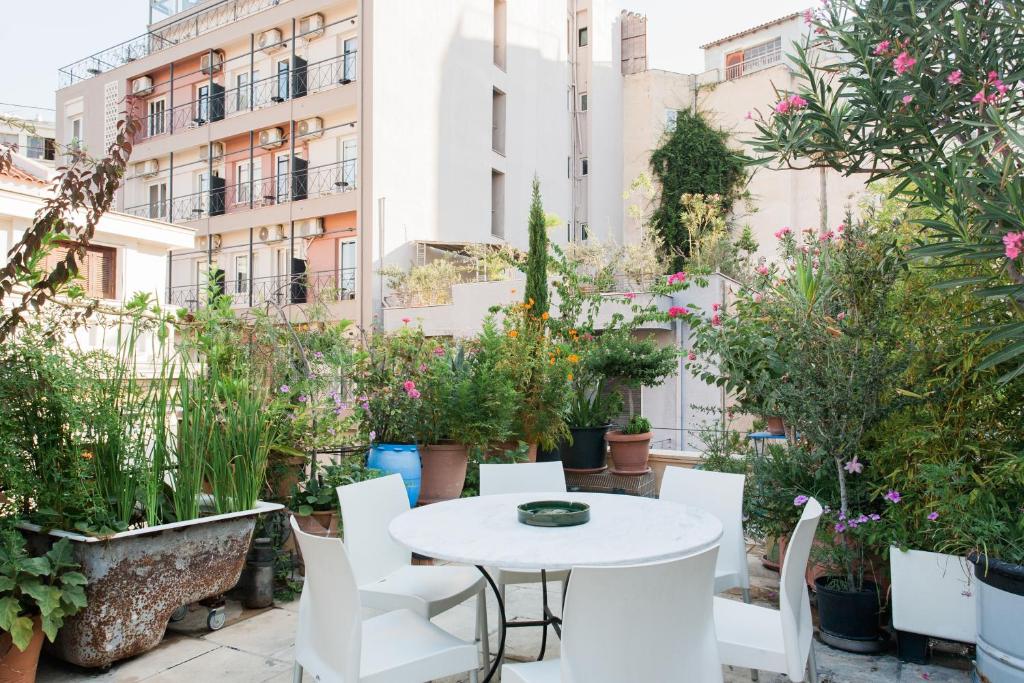 Vonkajšia záhrada v ubytovaní Stylish, Basement Studio with Roof Top Access - EP9B