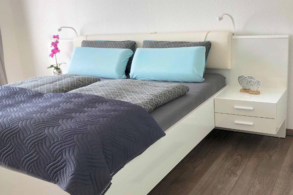 Postel nebo postele na pokoji v ubytování Ferienwohnung AusZeit