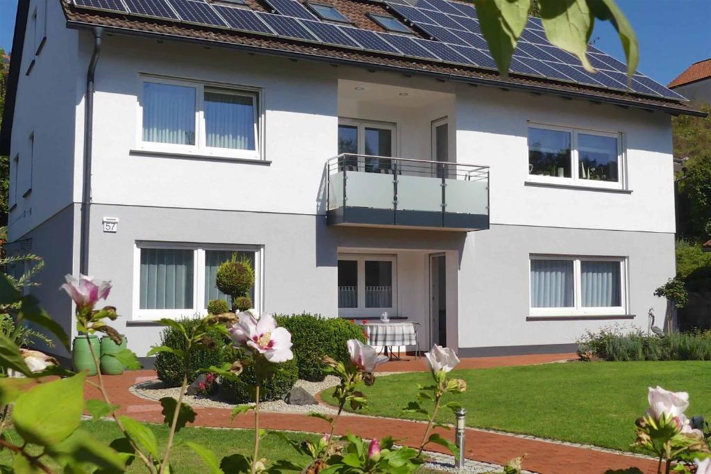 a house with solar panels on the roof at Ferienwohnung AusZeit in Bad Neustadt an der Saale