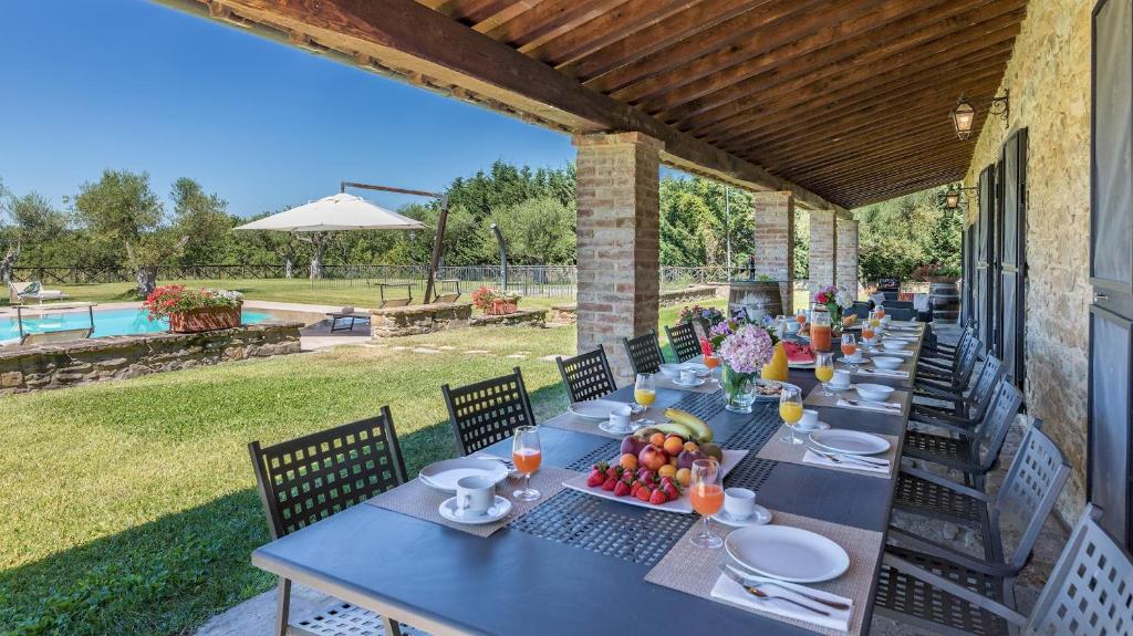 The swimming pool at or close to Fontanicchio 14, Emma Villas
