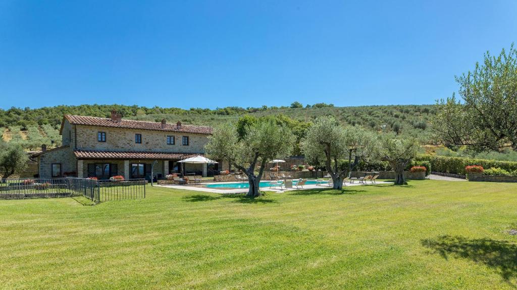 The swimming pool at or close to Fontanicchio 14, Emma Villas