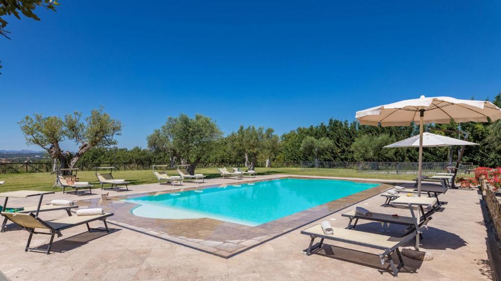 The swimming pool at or close to Fontanicchio 14, Emma Villas