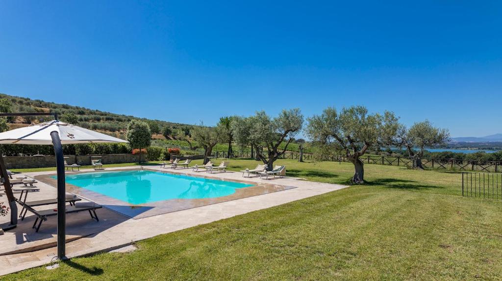 The swimming pool at or close to Fontanicchio 14, Emma Villas