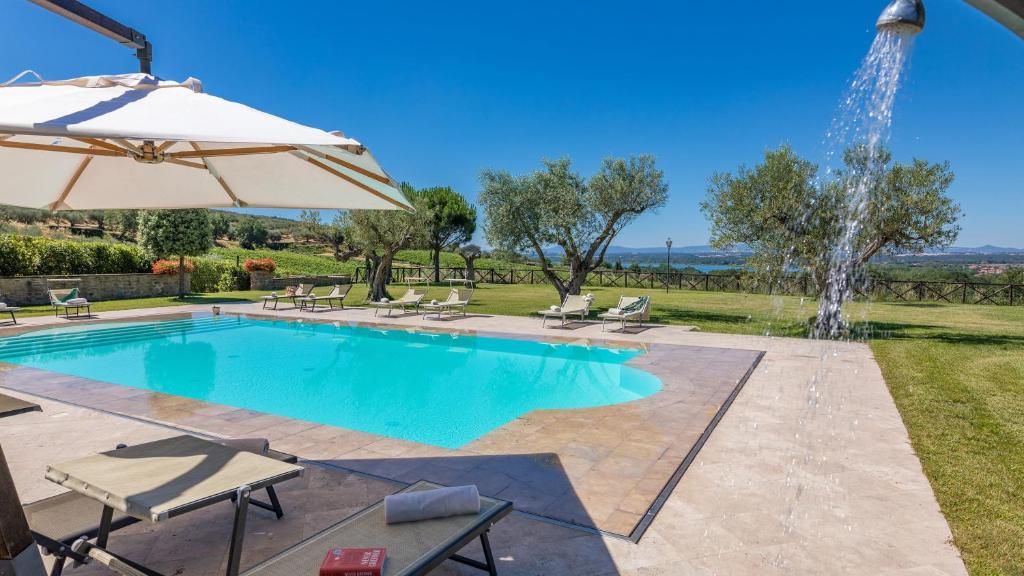 The swimming pool at or close to Fontanicchio 14, Emma Villas
