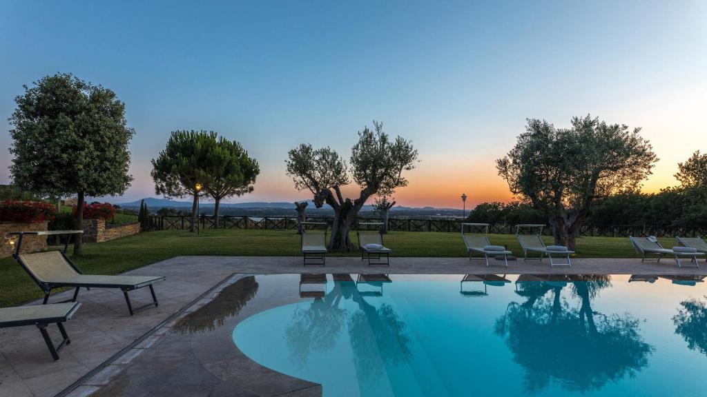 The swimming pool at or close to Fontanicchio 14, Emma Villas