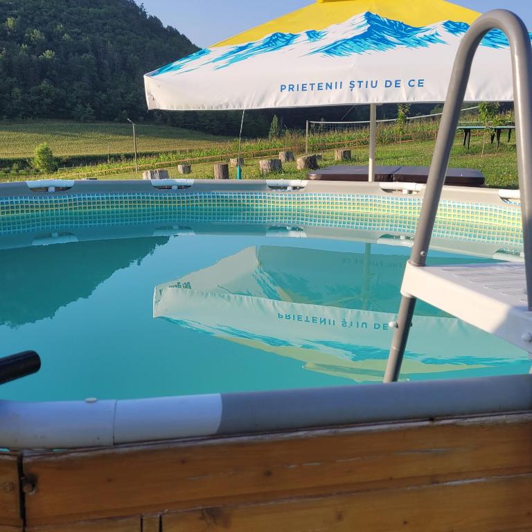 Bazén v ubytování Dara's Camping nebo v jeho okolí