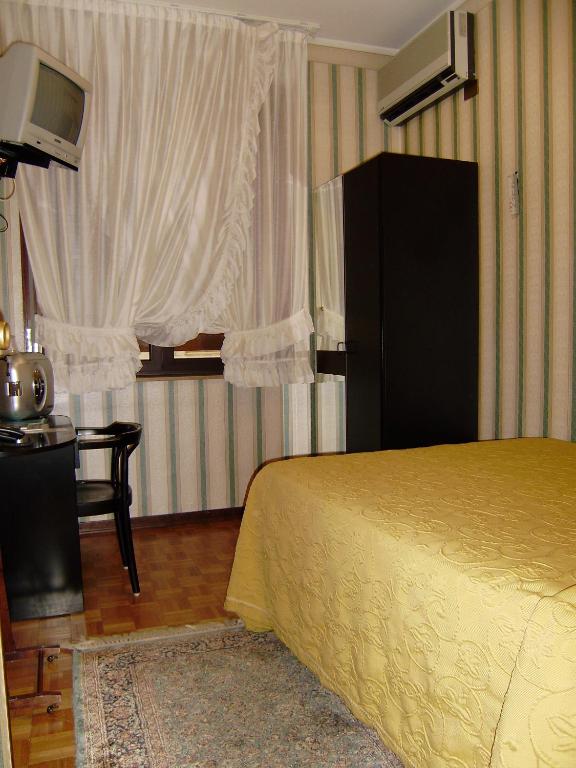 Postel nebo postele na pokoji v ubytování Hotel Italia City Center
