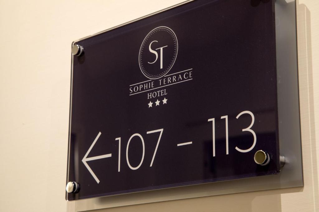 Certificato, attestato, insegna o altro documento esposto da Sophie Terrace Hotel