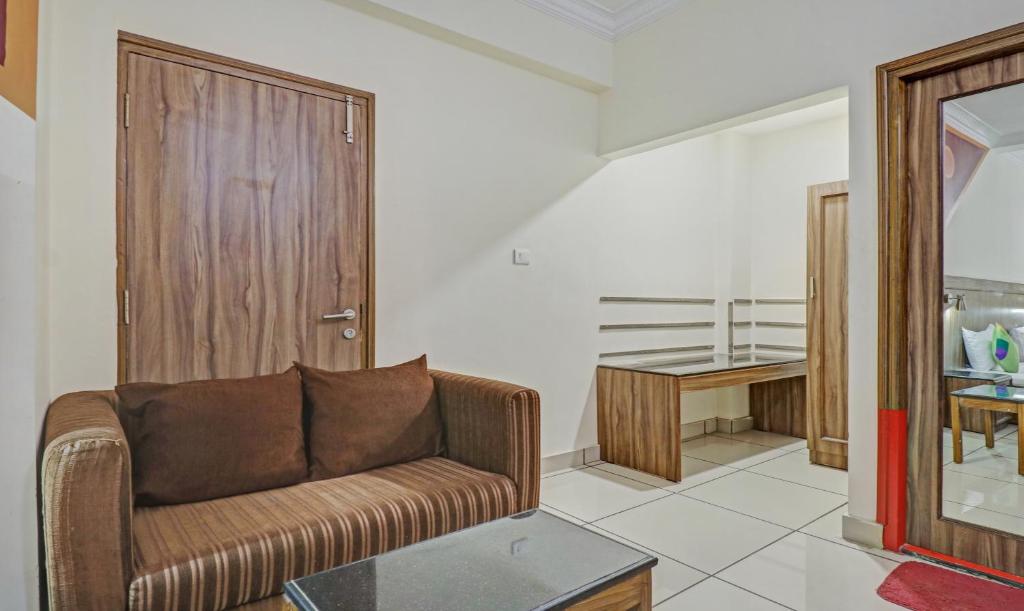 Posezení v ubytování Treebo Komfort Suites, 3 Km From Mysore Palace