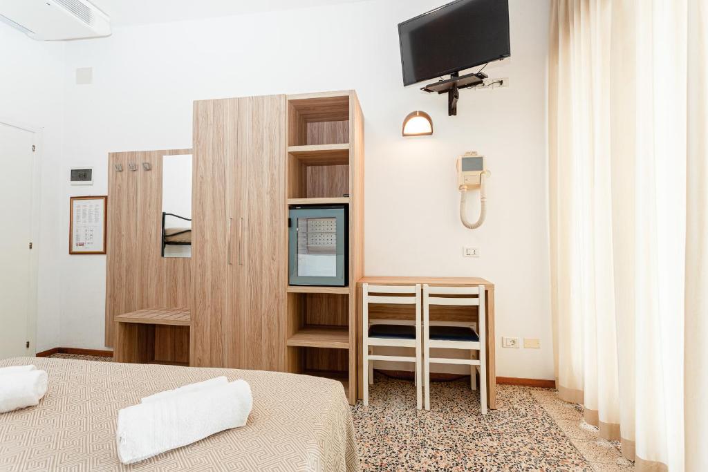 TV a/nebo společenská místnost v ubytování Hotel Admiral