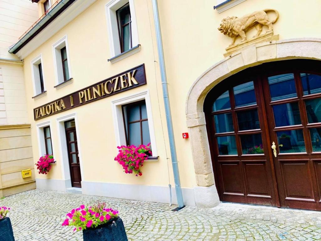 Apartament w samym sercu miasta z DARMOWYM PARKINGIEM Pod Złotym Lwem -hotel VI - Housity