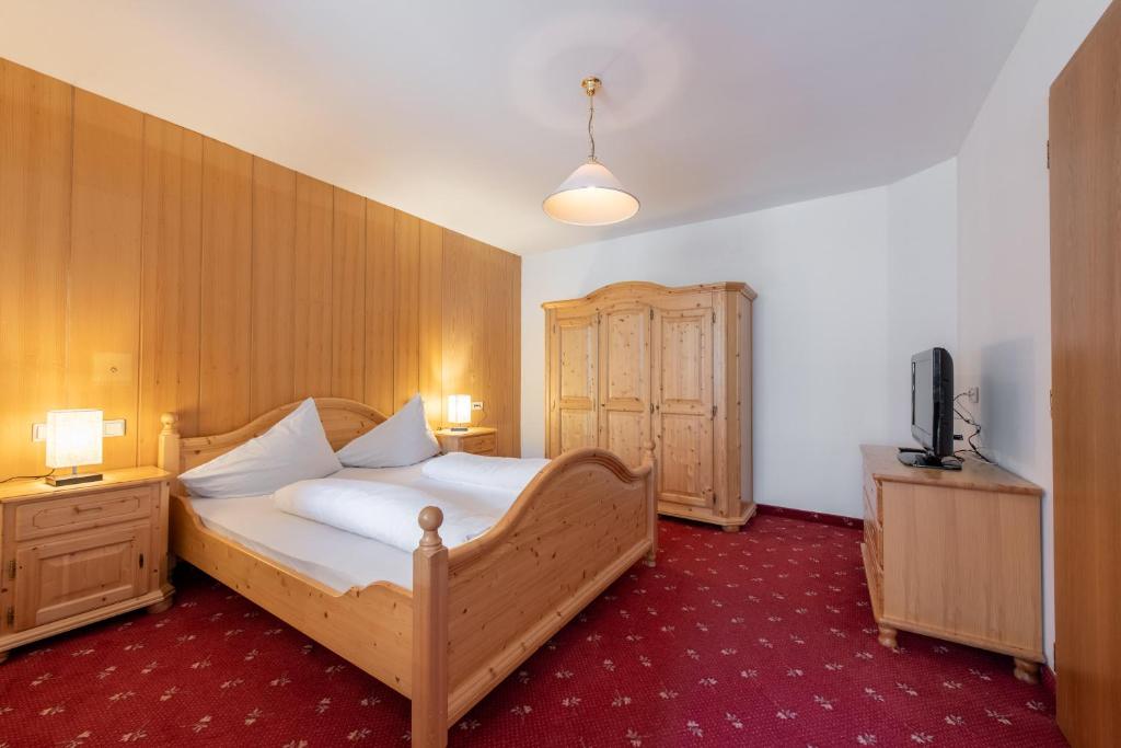 Postel nebo postele na pokoji v ubytování Hotel Stilfserhof