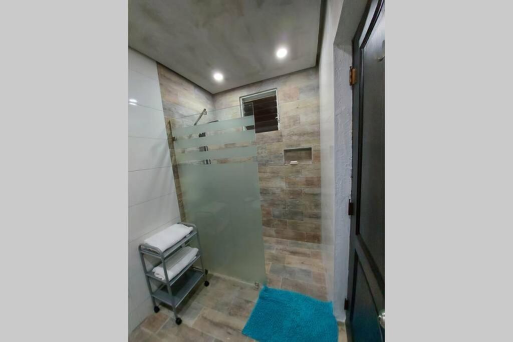 Koupelna v ubytování 4to nivel 2 habitaciones 2 baños Alma Rosa I