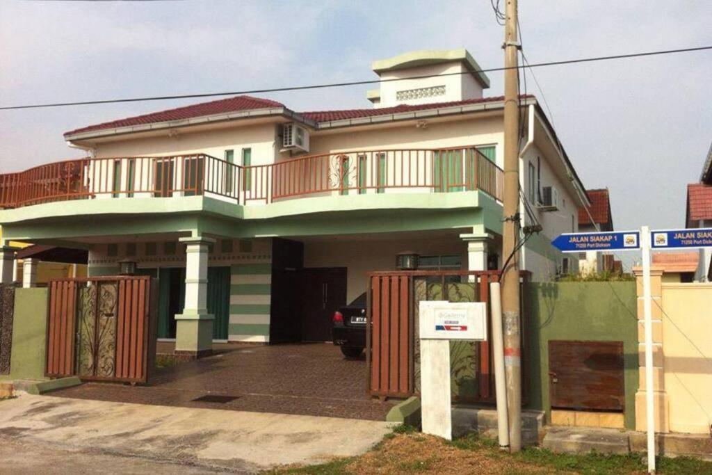 Aqua Blue Wave Port Dickson Home Villa - Huis Met Vier Slaapkamers