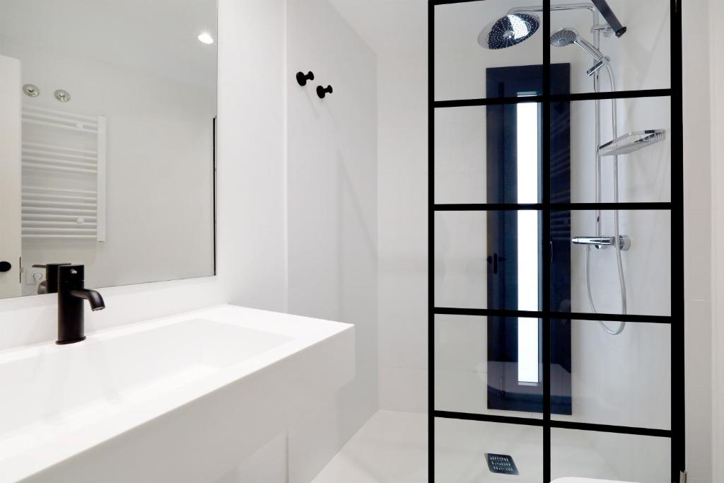 Victoria Suites Apartments - 11