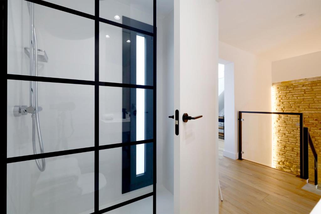 Victoria Suites Apartments - 17