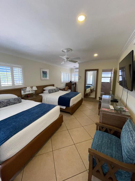 High Noon Beach Resort - Habitación Estándar Con Cama Queen