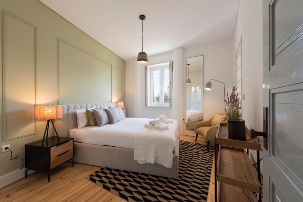 Doura Central w/ AC & Balcony by LovelyStay - Hizvo