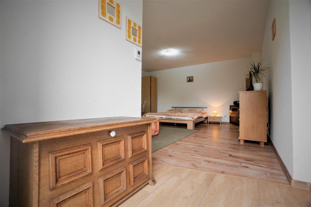 Katil atau katil-katil dalam bilik di Apartmány Anna