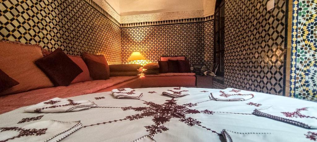 Postel nebo postele na pokoji v ubytování Riad Dar Pierre