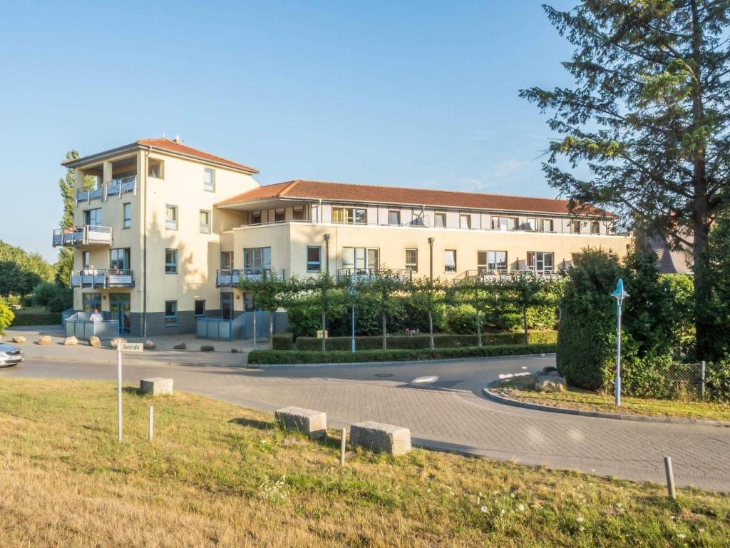 a building on a road in front of a building at Ostseeresidenz - Whg 17 in Zingst