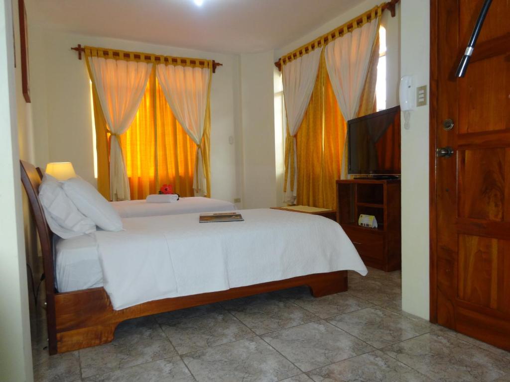 Postel nebo postele na pokoji v ubytování Hotel Del Sol Galapagos