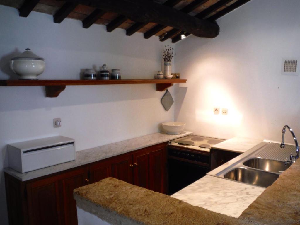 Kuchyň nebo kuchyňský kout v ubytování Casa Due Archi Labro