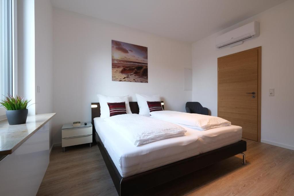 Postel nebo postele na pokoji v ubytování Modern Home Check-in & chill down auf 65 qm²