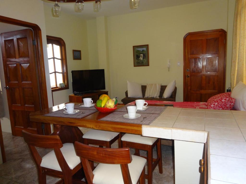 TV a/nebo společenská místnost v ubytování Hotel Del Sol Galapagos
