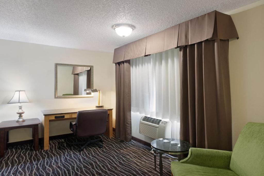 Posezení v ubytování Days Inn by Wyndham Yakima