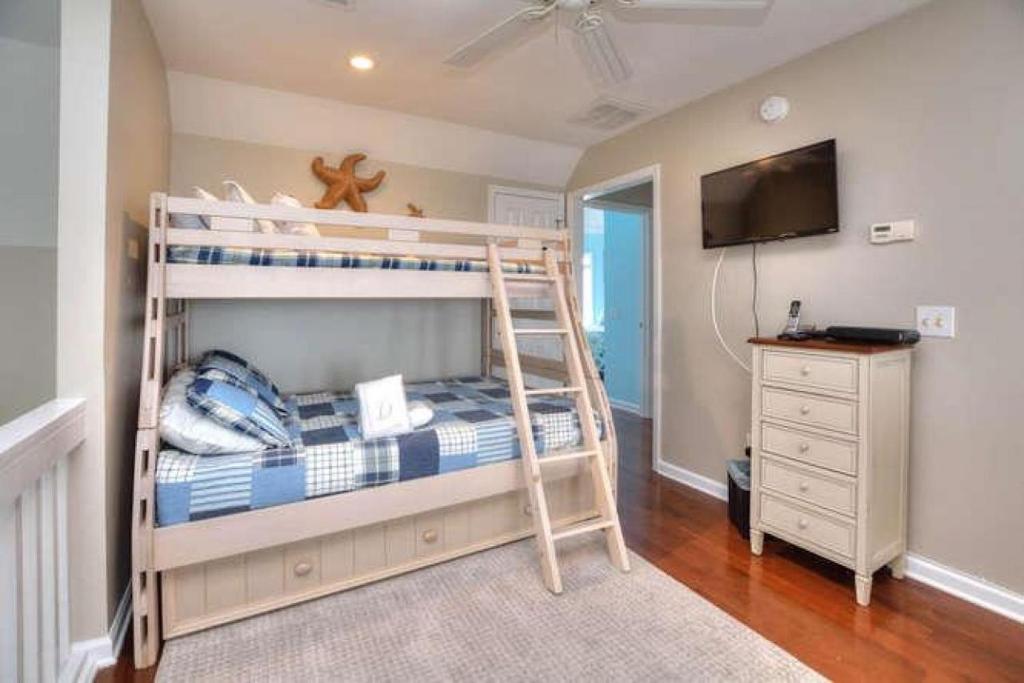 Miracle Point, Oak Island (updated prices 2024)