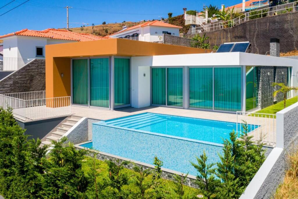Villa Castanho - Modern House & Infinity Poll