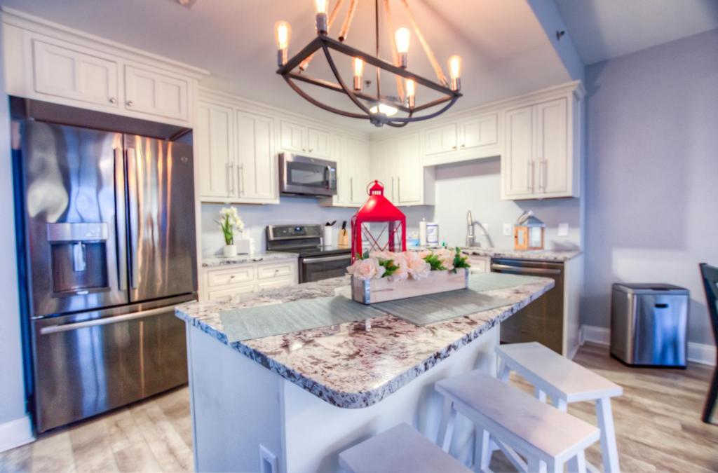 BRAND NEW! Laketown Wharf 633! Amazing 3 BD, Great Location, And Awesome Amenities! - Wohnung