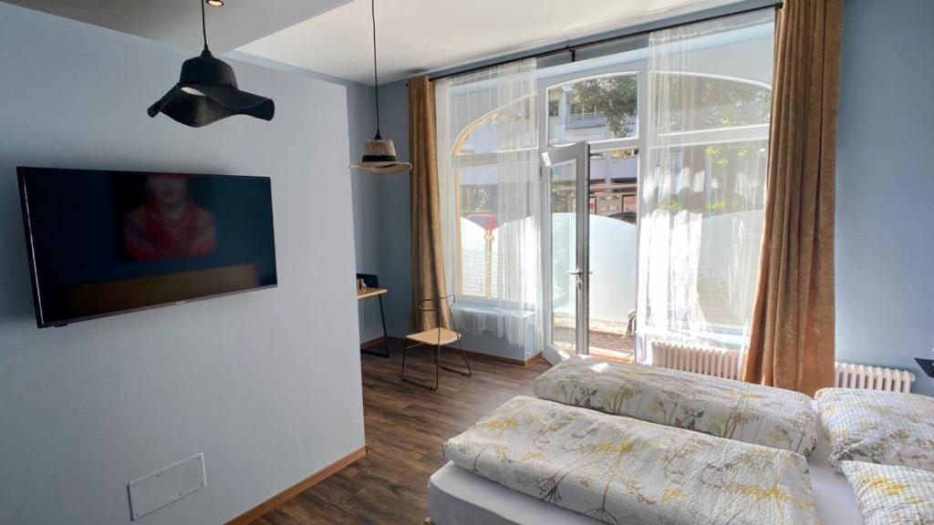 Postel nebo postele na pokoji v ubytování sleep & go -Meran easy staying