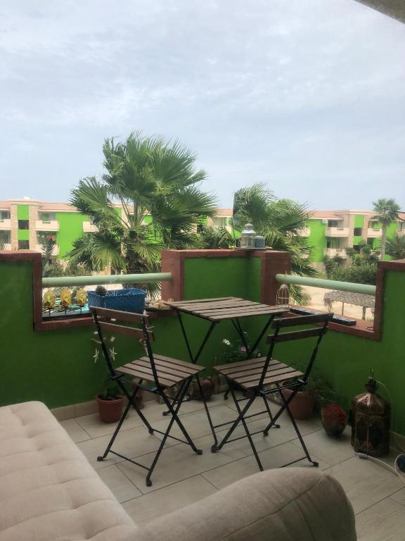 More then a beautiful apart The real Morabeza Capeverdean hospitality的阳台或露台