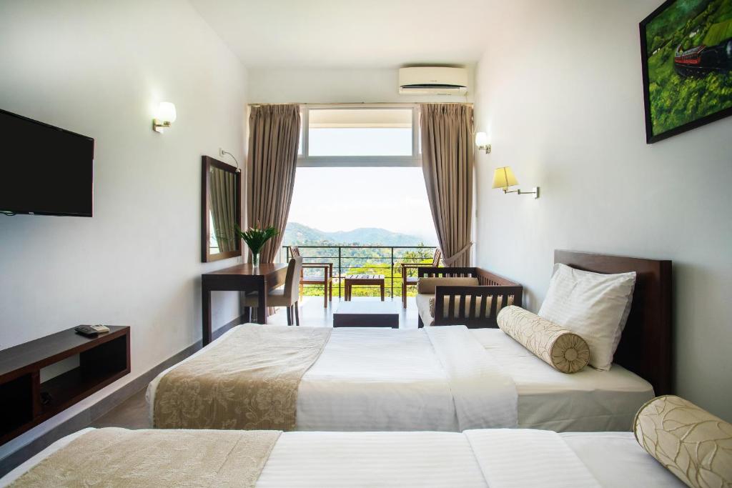 Postel nebo postele na pokoji v ubytování The Kandyan Villa