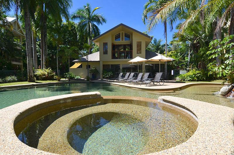 Bazén v ubytování Port Douglas Sands Resort nebo v jeho okolí
